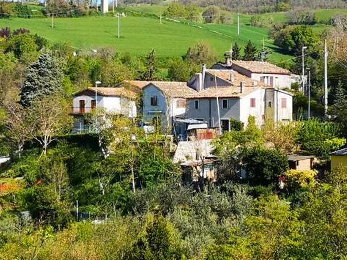Casa con 6 locali in vendita in Località Barbanti No Number, Pergola