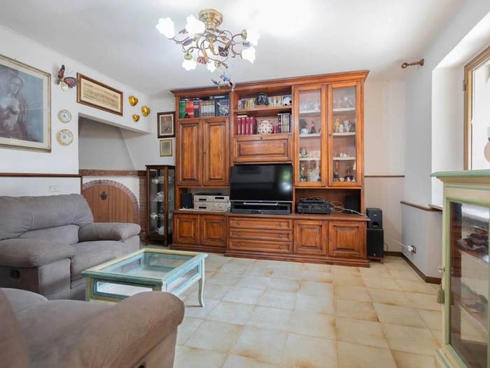 Casa con 6 locali in vendita in Via Sottomonte, Verciano Guamo, Capannori