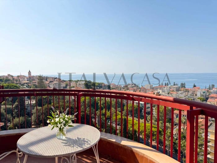 Appartamento con 5 locali in vendita in via Virgilio, Via Romana, Bordighera