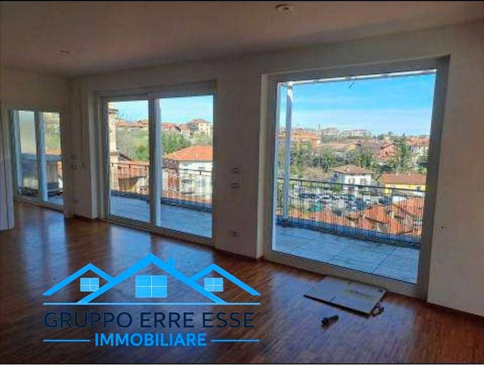 Casa con 5 locali in vendita in Via Pietro Nallino, Borgato Collina San Lorenzo, Mondovì