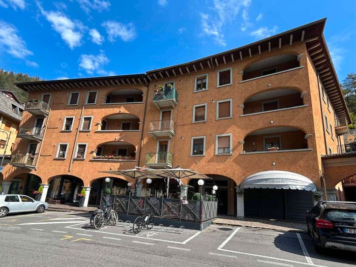 Appartamento trilocale in vendita in via Sante Calvi, Piazza Brembana