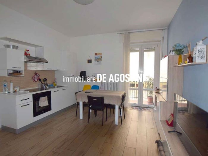 Appartamento trilocale in vendita in via Milano, Centro, Arona