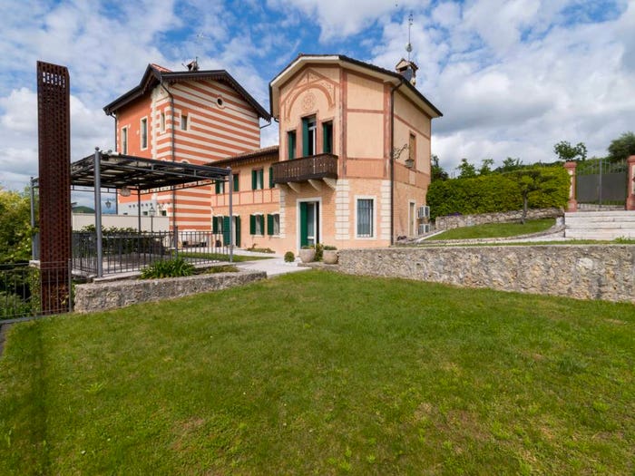 Casa con 6 locali in vendita in Via Patrioti, Refrontolo