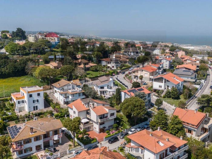 Appartamento con 6 locali in vendita in via dei pini, Marina Di Montemarciano, Montemarciano