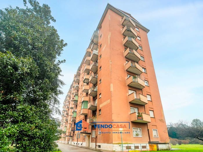 Appartamento quadrilocale in vendita in Via delle Genziane, Primaticcio, Milano