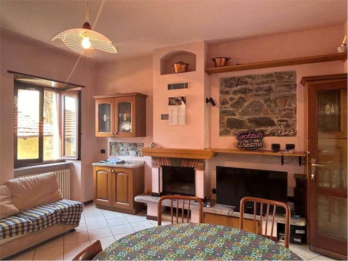 Casa con 6 locali in vendita in Via Prato, Pognana Lario