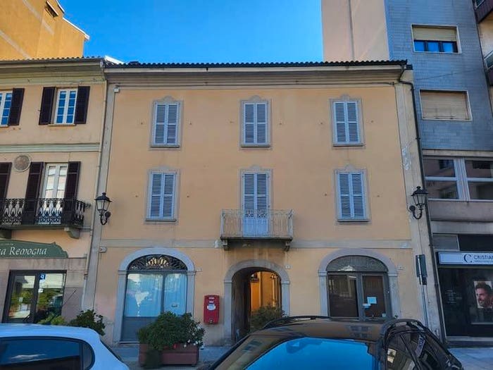 Casa con 6 locali in vendita in Piazza Giuseppe Mazzini, Centro, Borgosesia