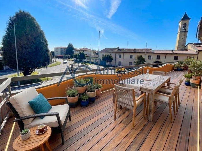 Appartamento con 5 locali in vendita in Via delle Betulle, Calcinate