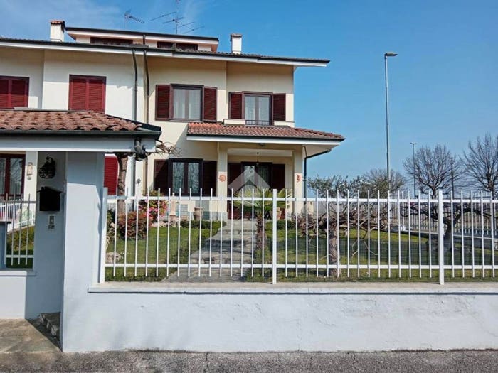 Casa con 6 locali in vendita in Piazza goito, Cercenasco