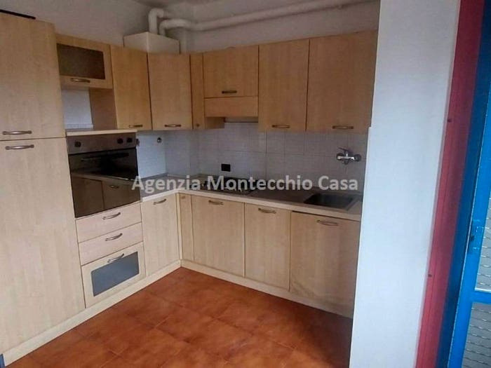 Appartamento con 5 locali in vendita in Largo Pascoli, Centro, Montelabbate
