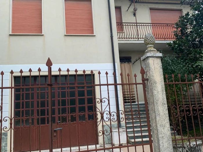Casa con 6 locali in vendita in Via Giuseppe Verdi, Alta Val Tidone