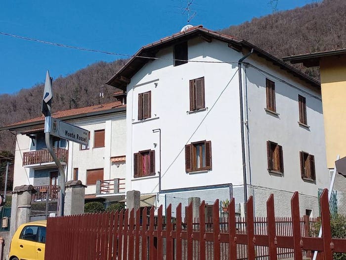 Appartamento trilocale in vendita in Via Arcumeggia, Centro, Cuveglio