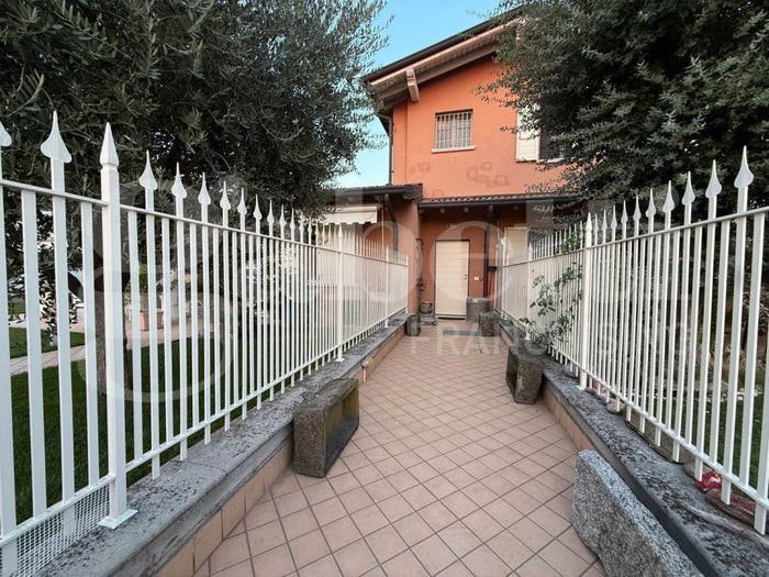 Appartamento trilocale in vendita in Via Don Bonfadini, Castrezzato