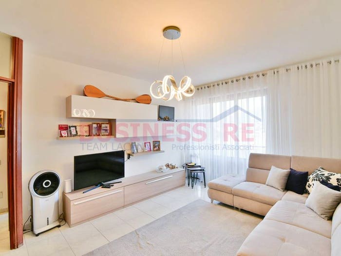 Appartamento trilocale in vendita in Via Lecco, Centro, Erba