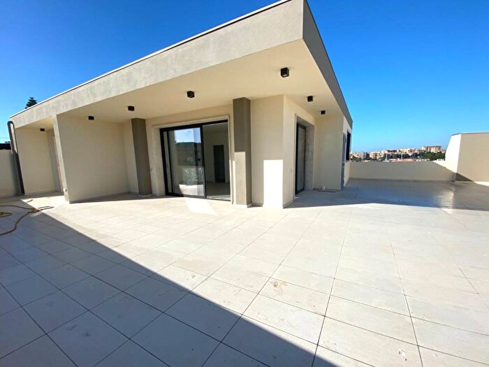 Casa trilocale in vendita in Piazza Giovanni XXIII, Cagliari