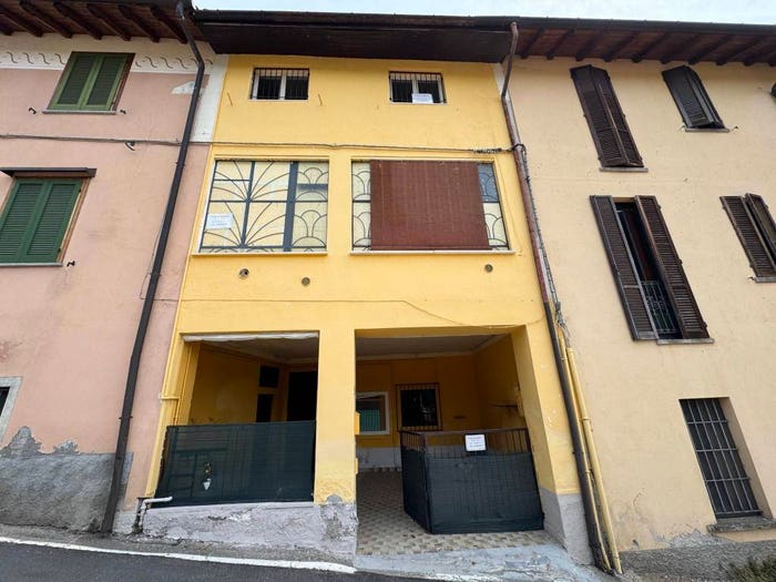 Appartamento con 6 locali in vendita in Via Linda Rovera, Sant'alessandro, Castronno