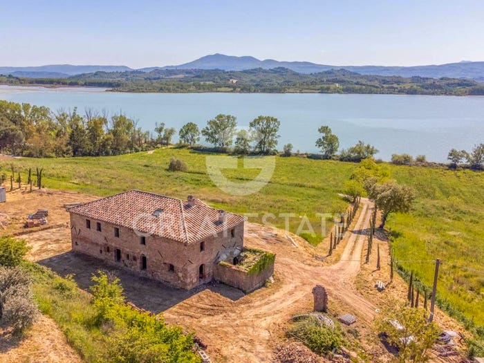 Casa con 6 locali in vendita in Strada Provinciale, Porto, Castiglione del Lago