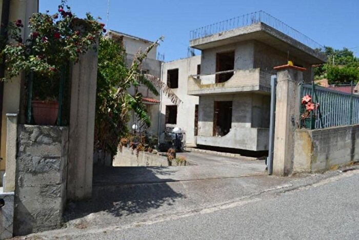 Appartamento quadrilocale in vendita in Via Sant'Angelo, Campo Calabro