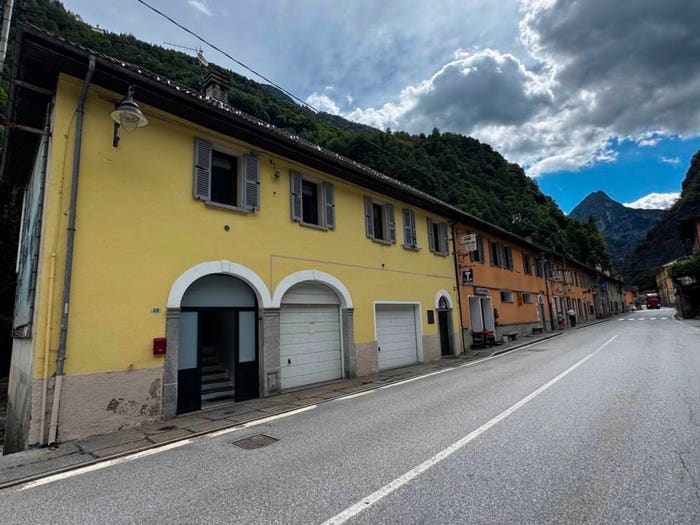 Casa quadrilocale in vendita in Via Sempione, Trasquera