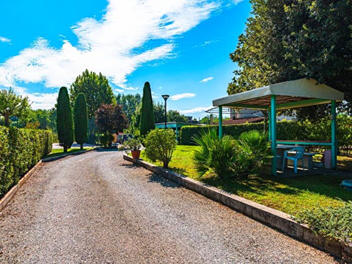 Casa quadrilocale in vendita in Via Vecchia Milloni, Larciano