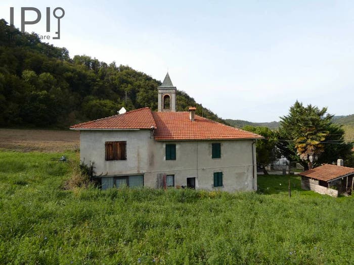 Casa con 6 locali in vendita in loc lodisio, Piana Crixia
