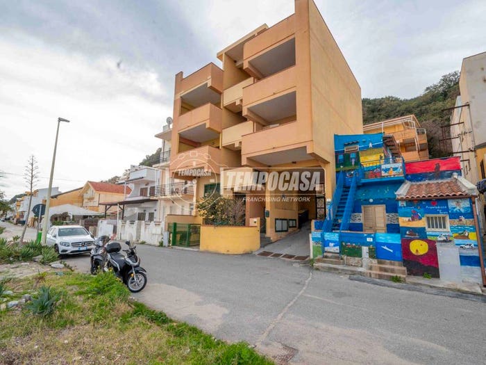 Appartamento trilocale in vendita in Via del Corsaro, Acqualadrone Spartà, Messina