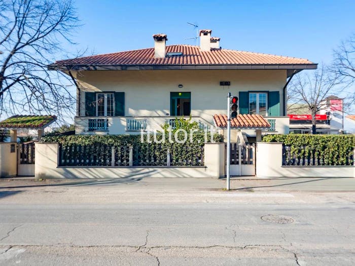 Casa con 6 locali in vendita in Viale dell'Unità d'Italia, Chieti Scalo, Chieti