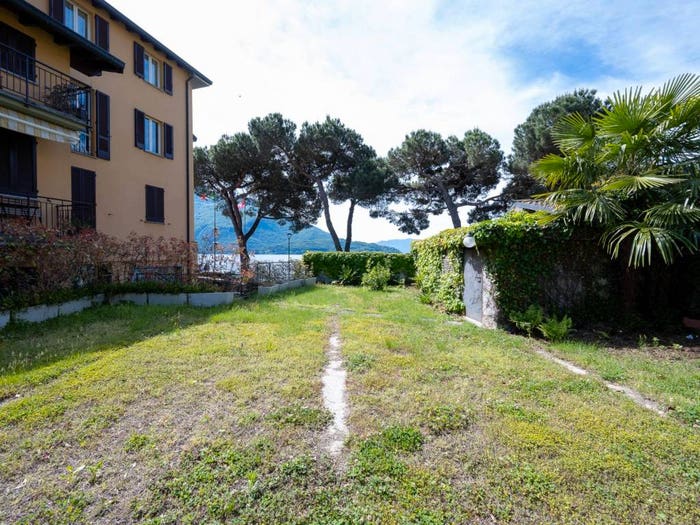 Appartamento trilocale in vendita in Via Giuseppe Garibaldi, Centro, Domaso