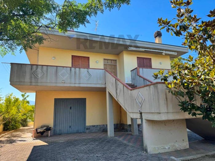 Casa quadrilocale in vendita in Contrada Fonte Giambattista, Pianella