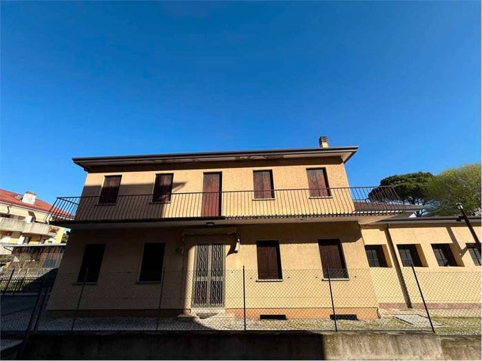Casa con 6 locali in vendita in Via XXIV Maggio, Centro, Montebelluna