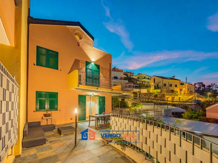 Casa con 6 locali in vendita in Via Poggio del Sole, Albissola Marina