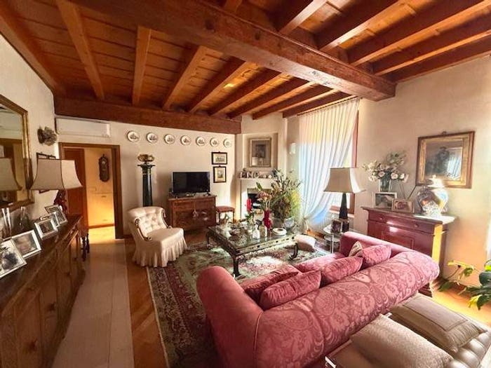 Appartamento quadrilocale in vendita in Via Orefici, Centro, Mantova