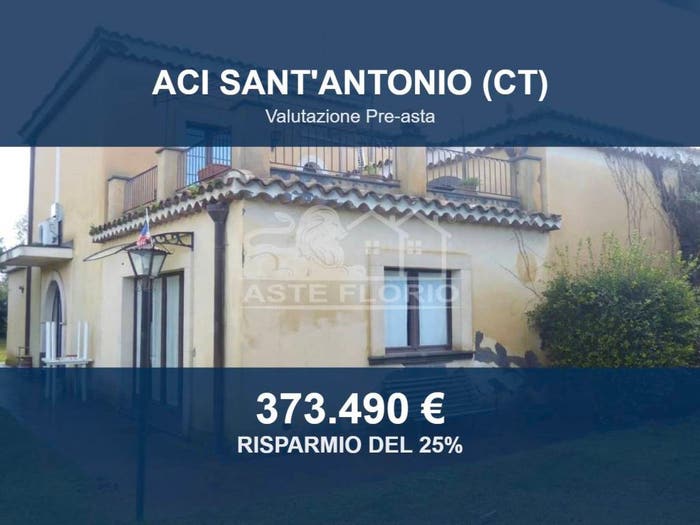 Casa con 6 locali in vendita in Via Mandarini, Centro, Aci Sant'Antonio
