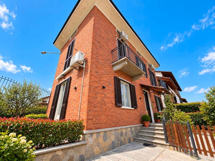 Casa quadrilocale in vendita in Via Devesi, Centro, Nole