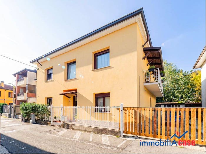Casa con 5 locali in vendita in Via della Salute, Centro, Limbiate