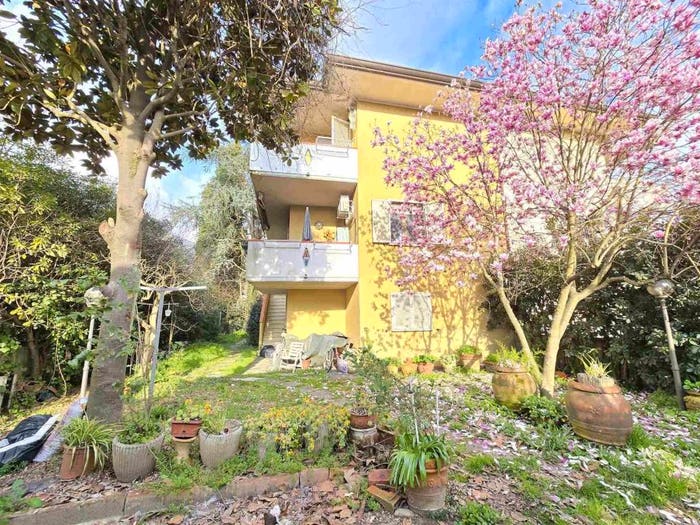 Casa con 6 locali in vendita in Camaiore Paese, Camaiore