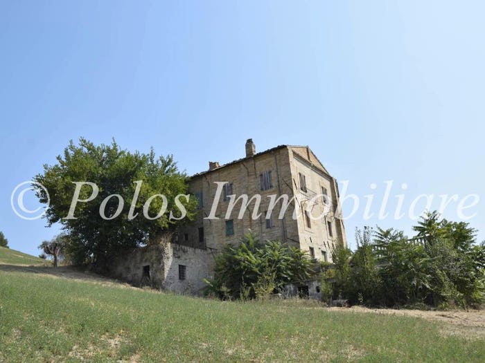 Casa con 6 locali in vendita in Contrada Montone, Fermo
