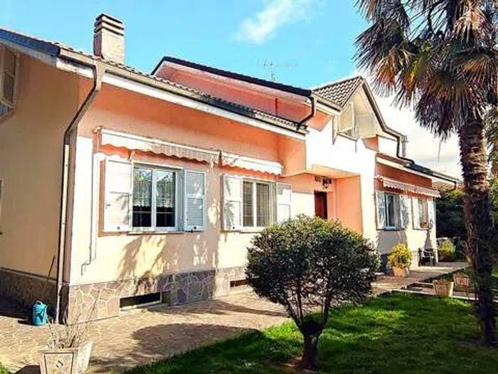 Casa con 6 locali in vendita in Via Vecchia Di Plodio No Number, Centro, Carcare