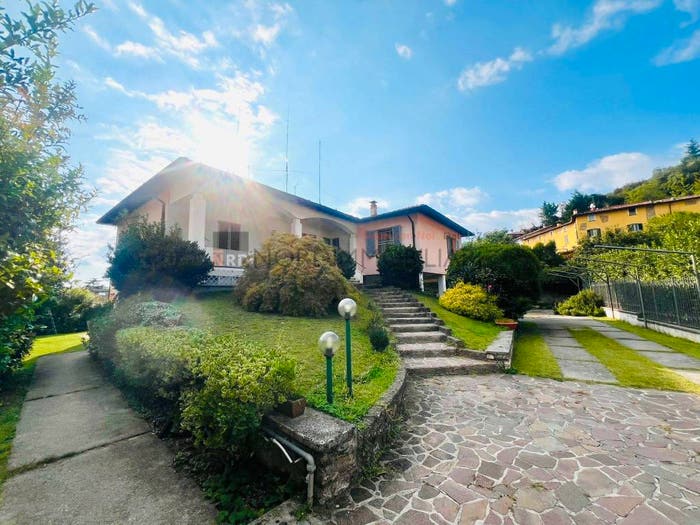 Casa con 6 locali in vendita in Via Alessandro Frugoni, Urago Mella, Brescia