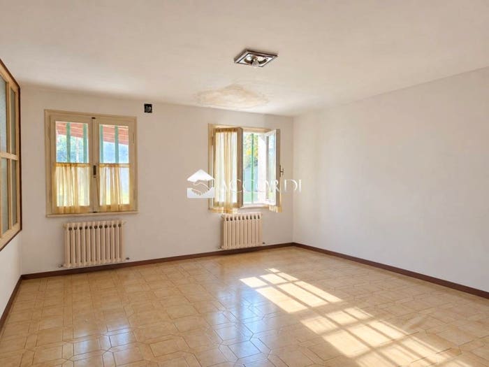 Casa quadrilocale in vendita in Due Carrare