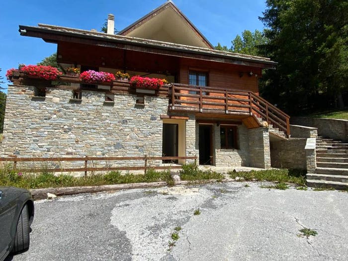 Appartamento quadrilocale in vendita in Frazione Millaures, Bardonecchia