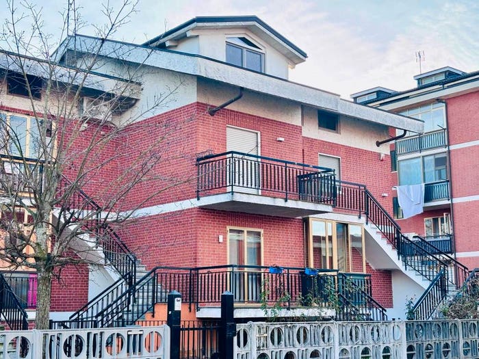 Casa con 5 locali in vendita in Via Monviso, Centro, None