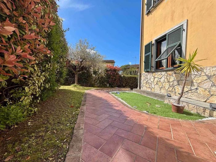 Casa con 6 locali in vendita in Casano Dogana Isola, Luni