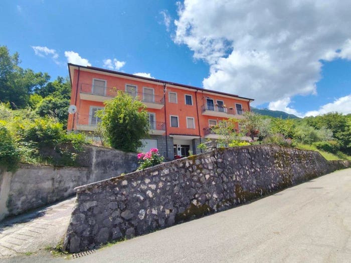 Appartamento quadrilocale in vendita in Piazza San Rocco, Roccavivi, San Vincenzo Valle Roveto