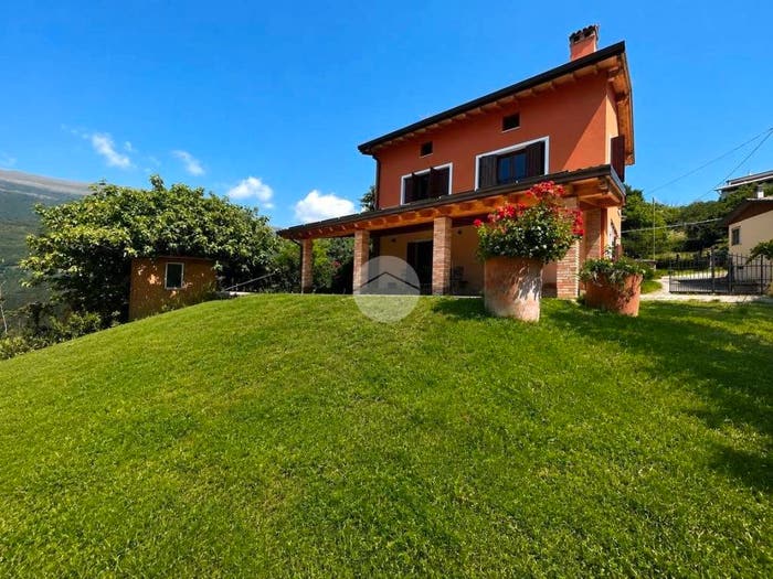 Casa con 6 locali in vendita in Localita ' spiazzi masetto, Spiazzi, Caprino Veronese
