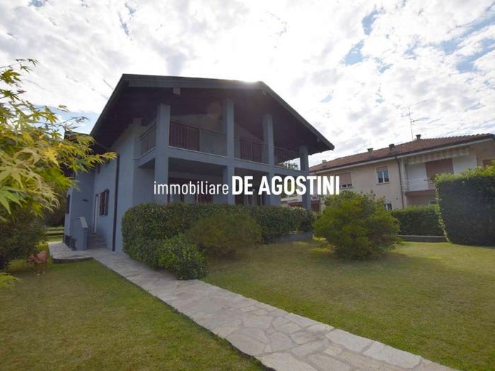 Casa con 6 locali in vendita in via Monte Rosa, Dormelletto