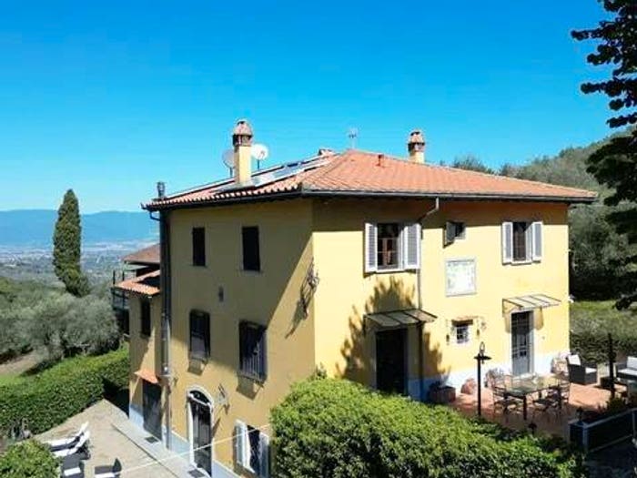 Casa con 6 locali in vendita in Via Montalbano No Number, Carmignano