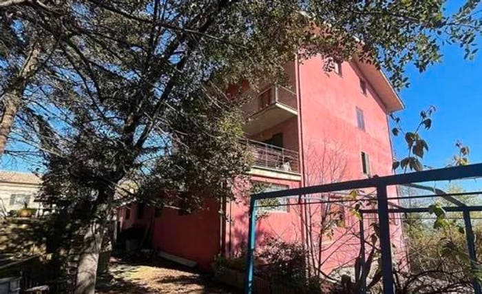 Appartamento con 5 locali in vendita in Contrada Cremone Gabbette Loro Piceno MC Italia, Loro Piceno