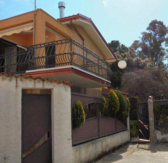 Casa con 6 locali in vendita in Roccelletta, Borgia