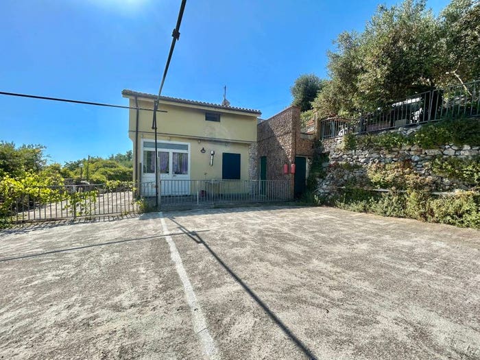 Appartamento trilocale in vendita in Via Lombardia, Centro, Pietra Ligure